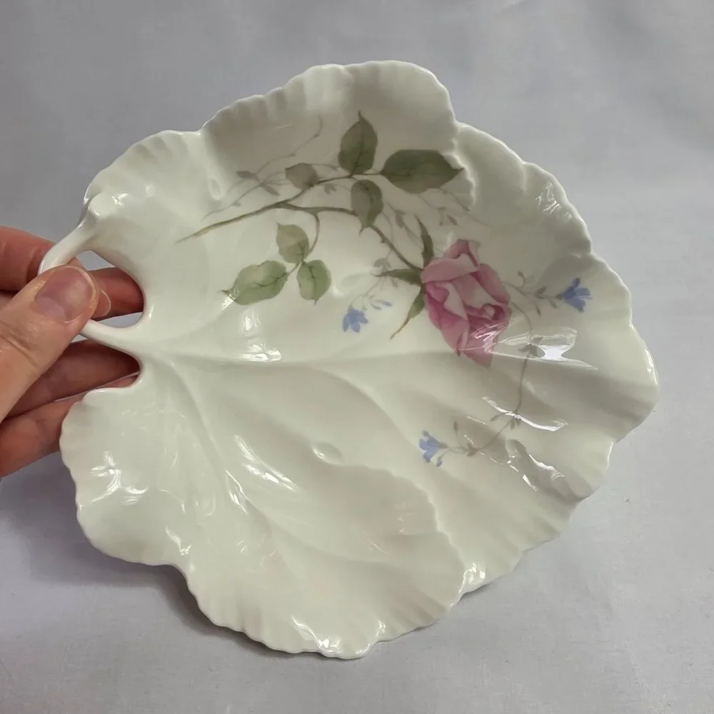 Mikasa April Rose 7 Inch Leaf Shaped Dish White with Pink Roses & Green Leaves